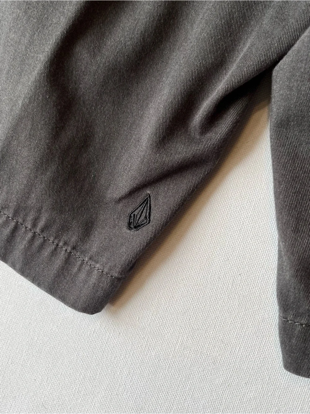 Volcom chino shorts 28 Gray Cotton blend Mens 7.5 inseam Casual Summer Y2K
